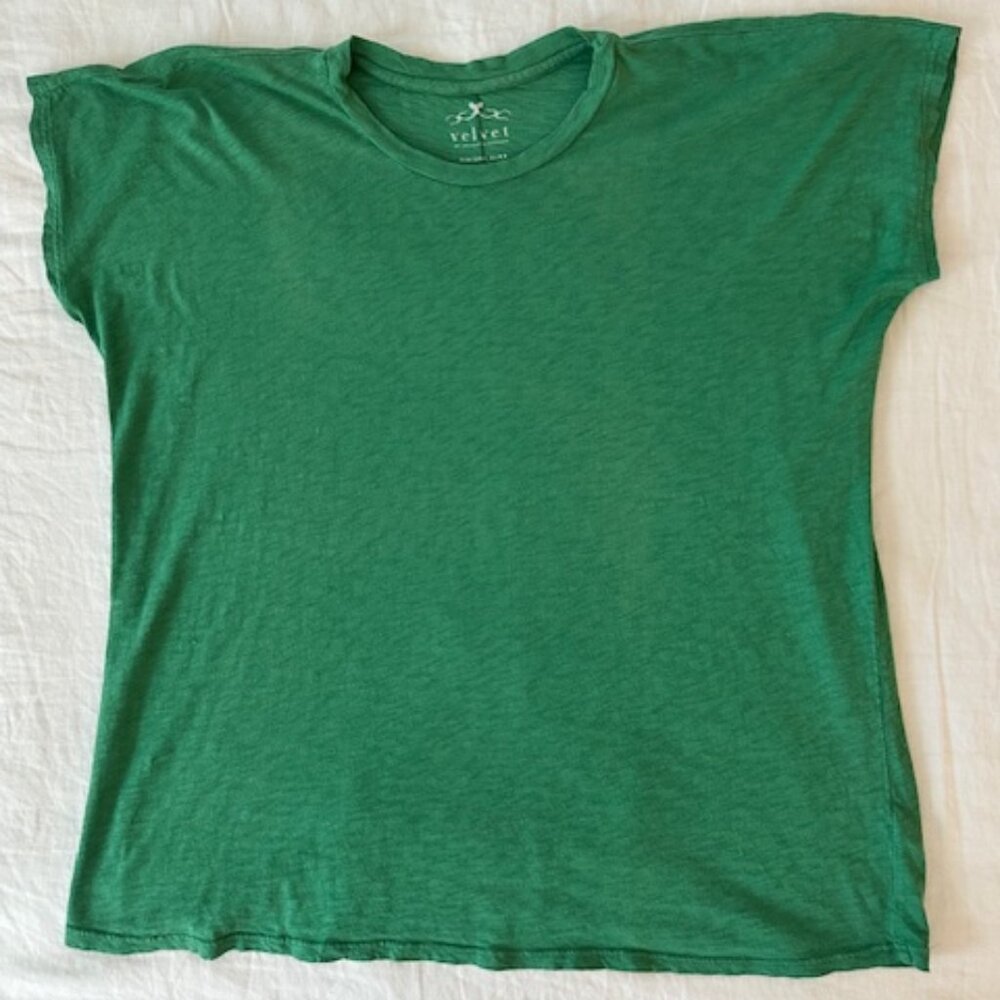 Velvet by Graham & Spencer green flowy t-shirt